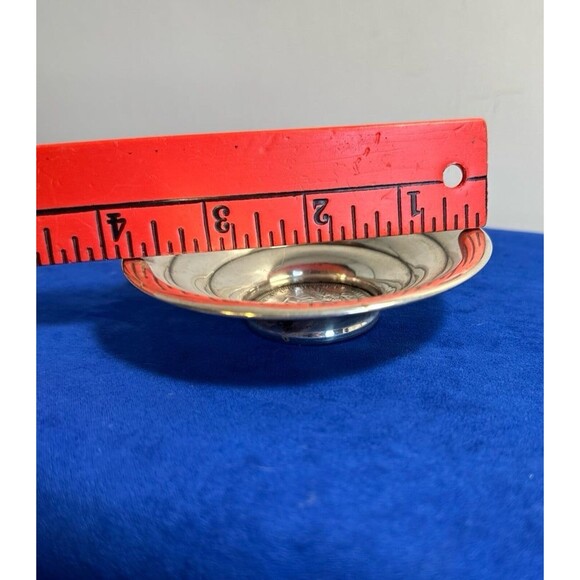 RARE Sterling Silver Ridged Trinket dish with an 1882 Morgan Silver Dollar Base - Picture 9 of 10